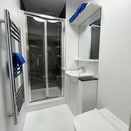 The Kaizen Apartment West Bromwich Room photo