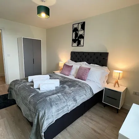 The Kaizen Apartment West Bromwich Room photo