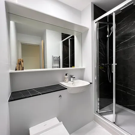 The Kaizen Apartment West Bromwich Room photo